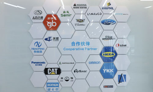 三信的进步永远离不开我们的合作伙伴 有你们，三信才如此精彩！